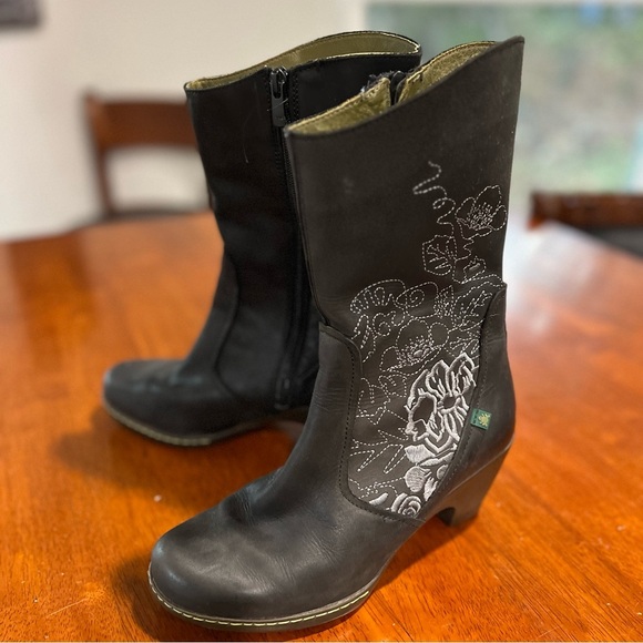 El Naturalista Black Leather Floral Embroidered Heeled Ankle Boots ER‎ 37 US 6 - Picture 2 of 11